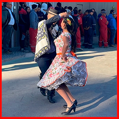 Con un Esquinazo de Cueca en toda sus Obras